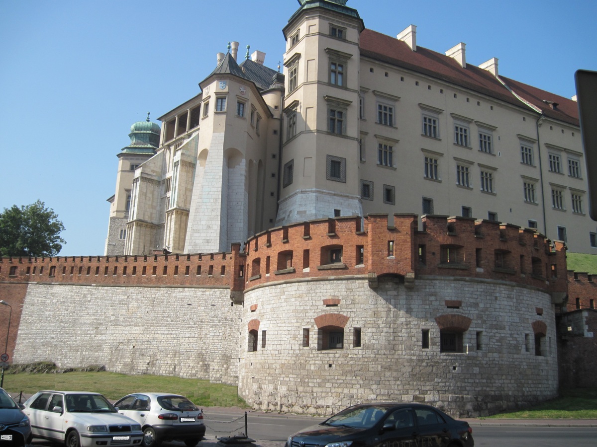 31-Cracovia- Esterno del Castello Reale del Wawel-(si trova sulla sponda destra del fiume VISLA